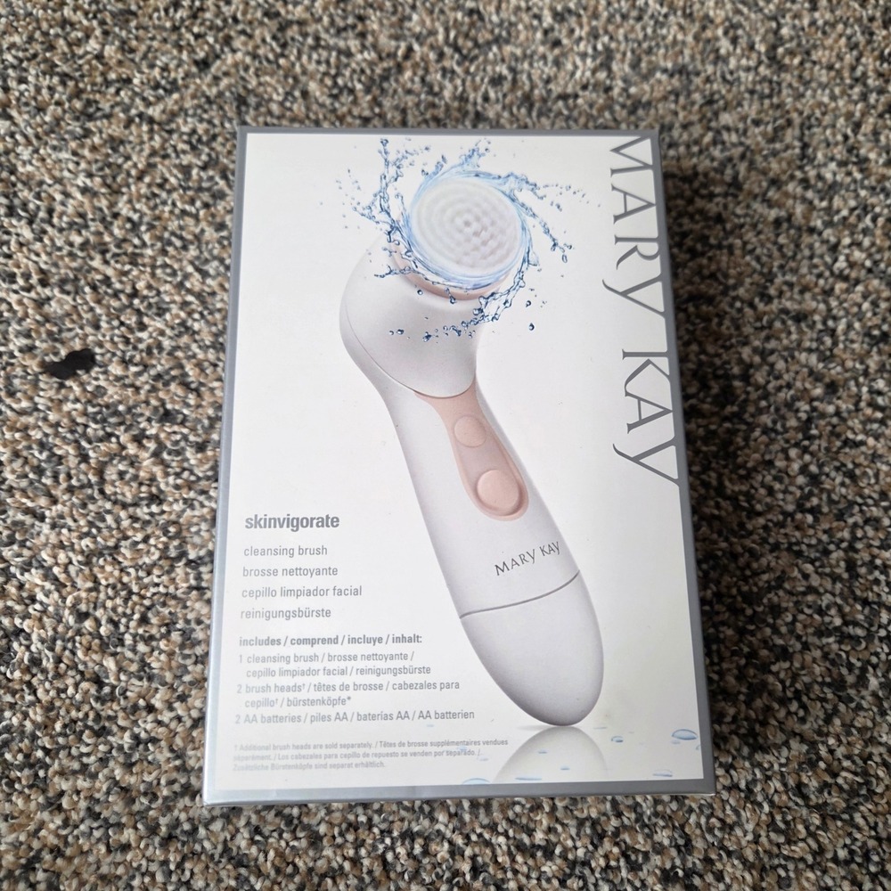 Mary Kay Skinvigorate Cleansing Brush White Pink 066319 with 2 Brush Heads